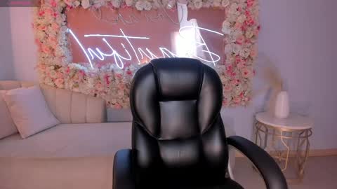 Molly Sunders online show from 9, 4, 2026