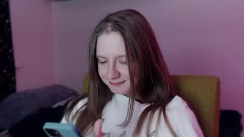 mollytucker online show from 28, 2, 2025