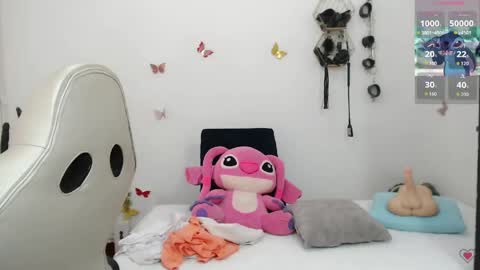 Snapshot of mom_17 chatting on 24, 4, 2026 Celeste online show from 24, 4, 2026