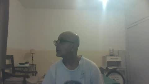 moment71200 online show from 4, 1, 2025