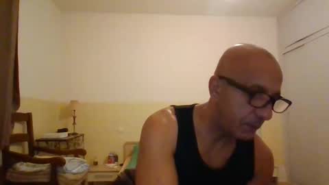 moment71200 online show from 23, 11, 2025