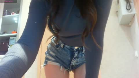 Snapshot of momentbeforedown chatting on 1, 3, 2025 Hailey online show from 1, 3, 2025