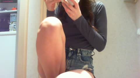 Snapshot of momentbeforedown chatting on 1, 3, 2025 Hailey online show from 1, 3, 2025