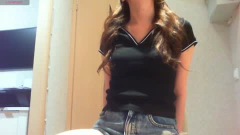 Snapshot of momentbeforedown chatting on 12, 10, 2025 Hailey online show from 12, 10, 2025