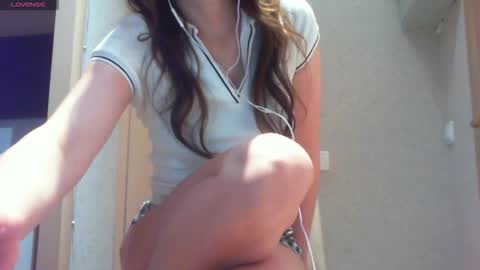 Snapshot of momentbeforedown chatting on 18, 10, 2025 Hailey online show from 18, 10, 2025