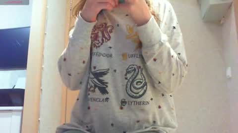 Snapshot of momentbeforedown chatting on 26, 10, 2025 Hailey online show from 26, 10, 2025