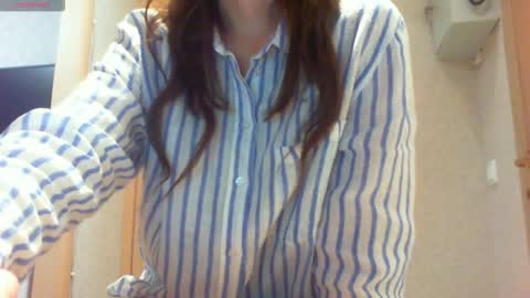 Snapshot of momentbeforedown chatting on 2, 11, 2025 Hailey online show from 2, 11, 2025