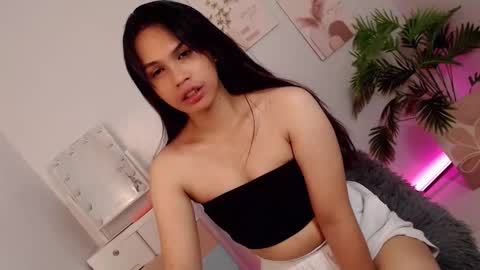 MOMIKHEM online show from 25, 9, 2025