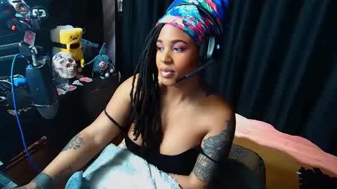 Snapshot of mommi_sh3d3vil chatting on 3, 4, 2026 MOMMI SH3DEVIL online show from 3, 4, 2026