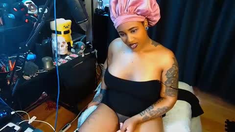 Snapshot of mommi_sh3d3vil chatting on 5, 4, 2026 MOMMI SH3DEVIL online show from 5, 4, 2026