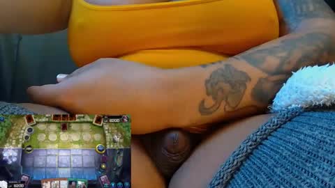 Snapshot of mommi_sh3d3vil chatting on 6, 4, 2026 MOMMI SH3DEVIL online show from 6, 4, 2026