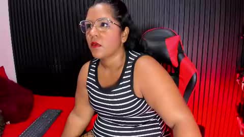 Snapshot of mommy_huge_ass chatting on 6, 8, 2026 Victoria online show from 6, 8, 2026