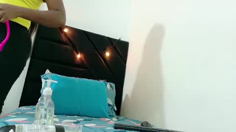 Snapshot of mommywebcam chatting on 4, 7, 2026 DINAH online show from 4, 7, 2026