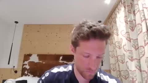 moms_little_monster online show from 17, 11, 2025