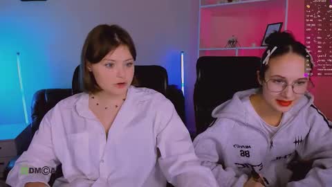 Mona  online show from 26, 11, 2025