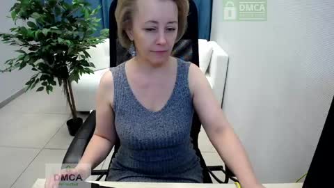 Snapshot of mona_w chatting on 26, 4, 2026 Mona online show from 26, 4, 2026