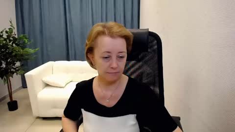 Snapshot of mona_w chatting on 13, 5, 2026 Mona online show from 13, 5, 2026