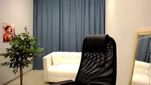 Snapshot of mona_w chatting on 27, 5, 2026 Mona online show from 27, 5, 2026