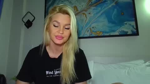 Snapshot of moni_ chatting on 10, 12, 2024 Monica online show from 10, 12, 2024