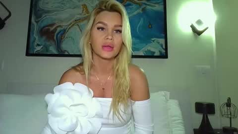 Snapshot of moni_ chatting on 22, 1, 2025 Monica online show from 22, 1, 2025