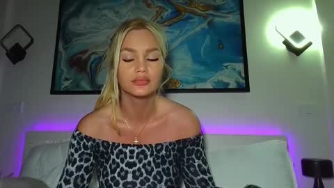 Snapshot of moni_ chatting on 5, 2, 2025 Monica online show from 5, 2, 2025