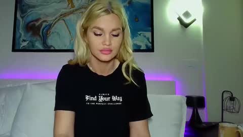 Snapshot of moni_ chatting on 22, 2, 2025 Monica online show from 22, 2, 2025