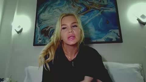 Snapshot of moni_ chatting on 10, 10, 2025 Monica online show from 10, 10, 2025