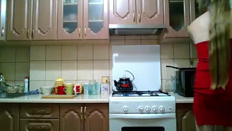 Snapshot of monica_tamayo chatting on 9, 10, 2025 Monica online show from 9, 10, 2025