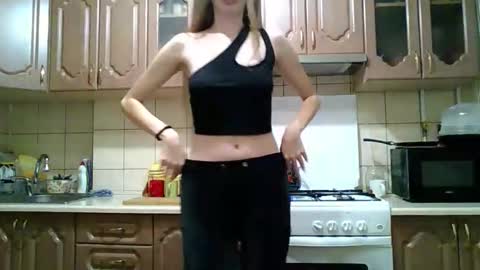 Snapshot of monica_tamayo chatting on 26, 10, 2025 Monica online show from 26, 10, 2025