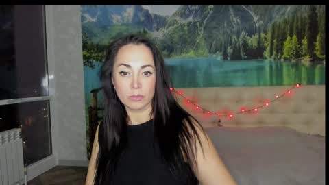 monica_weisss online show from 9, 1, 2025
