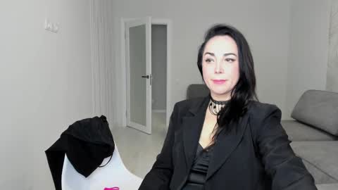 monica_weisss online show from 27, 2, 2025