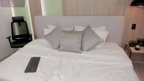 Monique  online show from 18, 2, 2026