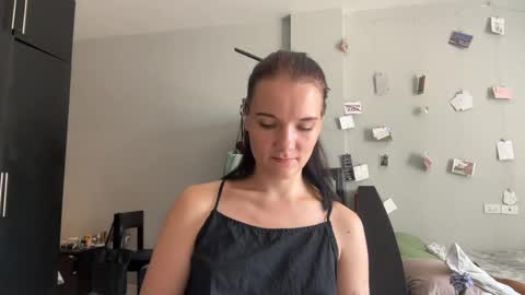 Snapshot of moniquerinn chatting on 12, 4, 2026 Rose online show from 12, 4, 2026