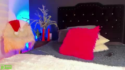 Monique  online show from 6, 12, 2024
