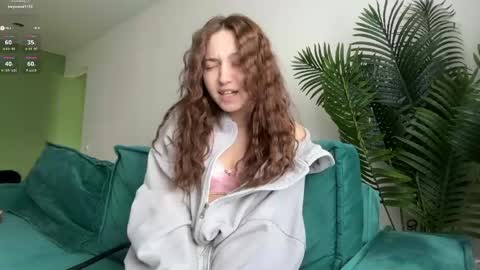 Snapshot of monnymoonn chatting on 17, 5, 2026 Mary online show from 17, 5, 2026