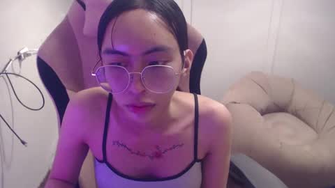 ELYSE A SIMPLE GIRL online show from 24, 1, 2025