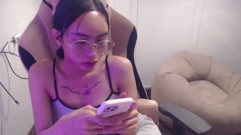 ELYSE A SIMPLE GIRL online show from 24, 1, 2025