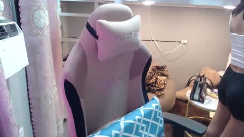 ELYSE A SIMPLE GIRL online show from 18, 9, 2025