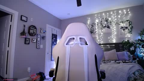 Lydia Mooney online show from 7, 1, 2025