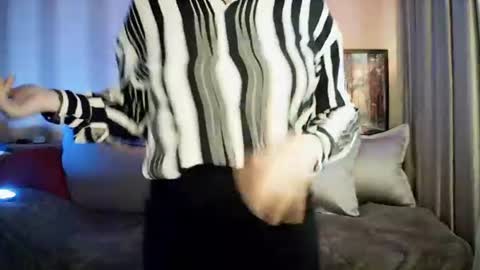 Snapshot of moodiemira chatting on 17, 6, 2026 moodiemira online show from 17, 6, 2026