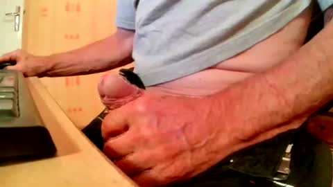 Snapshot of mookie2 chatting on 11, 10, 2025 mookie2 online show from 11, 10, 2025