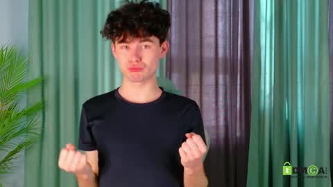 moon_gloww online show from 5, 4, 2026