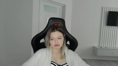 moon_lili online show from 22, 3, 2026