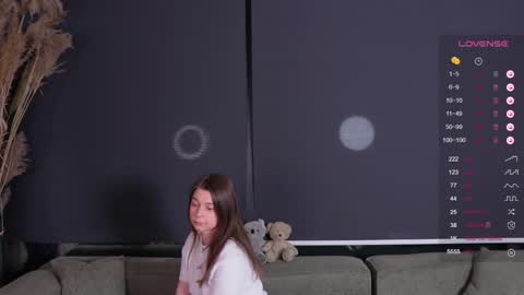 Anna Trass online show from 1, 2, 2025