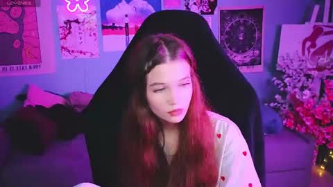 Snapshot of moonberry_yi chatting on 25, 6, 2026 VIPER online show from 25, 6, 2026