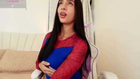 Snapshot of moonbrunettee chatting on 17, 10, 2025 moonbrunettee online show from 17, 10, 2025