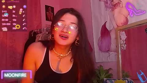 Snapshot of moonfiredance chatting on 26, 9, 2025 Nicky online show from 26, 9, 2025