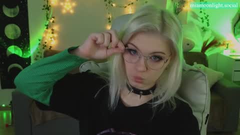 Mia   online show from 22, 1, 2025