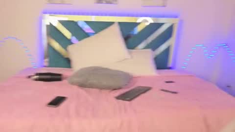 Snapshot of moonmewmew chatting on 5, 11, 2025 Moon online show from 5, 11, 2025