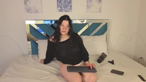 Snapshot of moonmewmew chatting on 7, 11, 2025 Moon online show from 7, 11, 2025